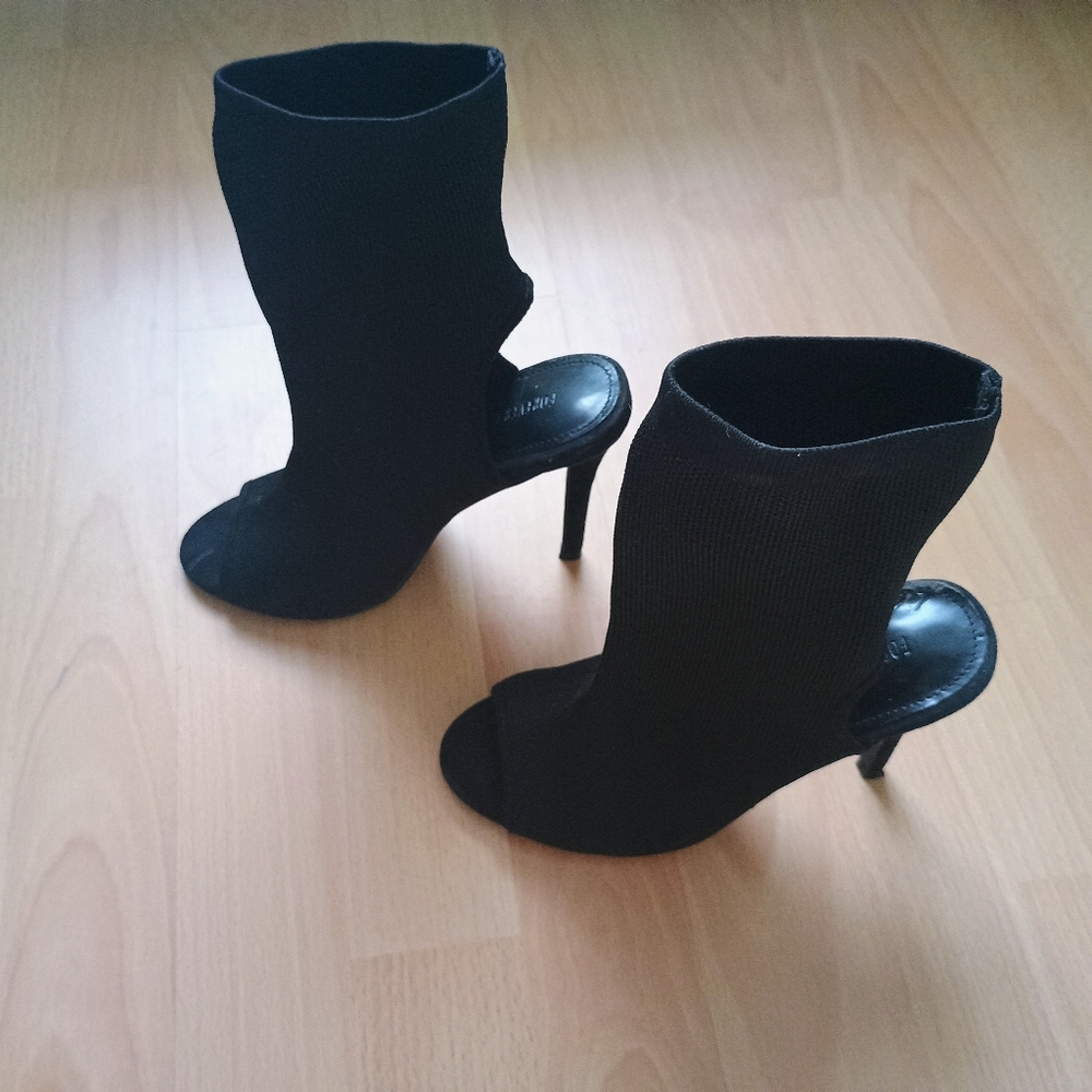 Elegant Black Stiletto Heel Boots Open Heel And Toe Size 5.5